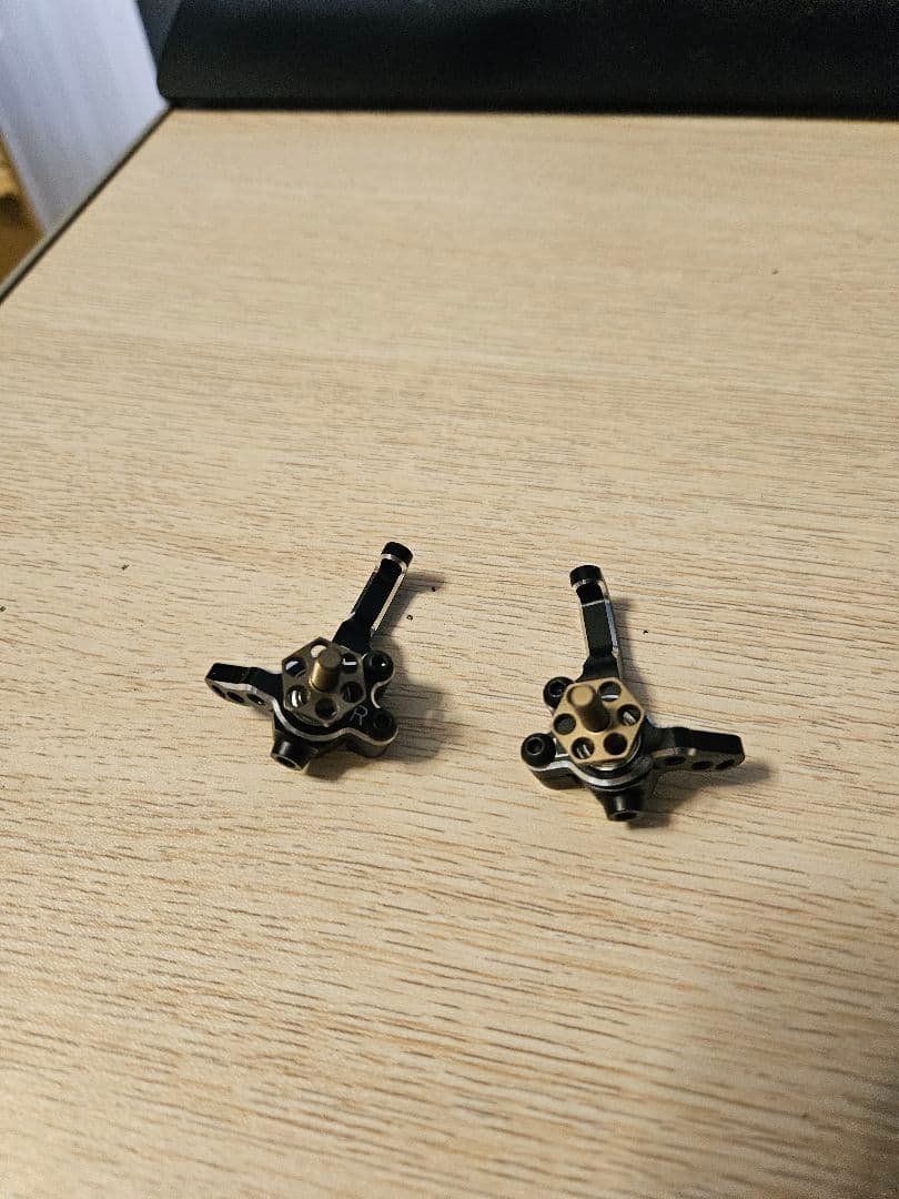 ヨコモ　ハイアッパーナックルとアクスルシャフト