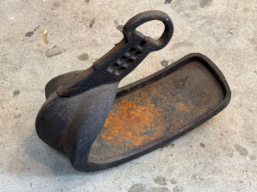 アンティーク 古道具 金鉄製 鐙 あぶみ舌長鐙 武具 馬具 馬術 鞍 くら
