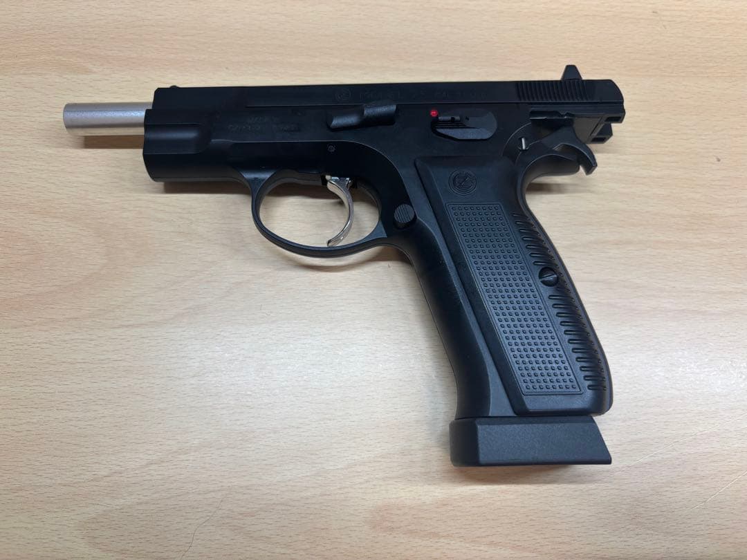 カーボンネイト Cz75 CO2 マガジン2本付き。