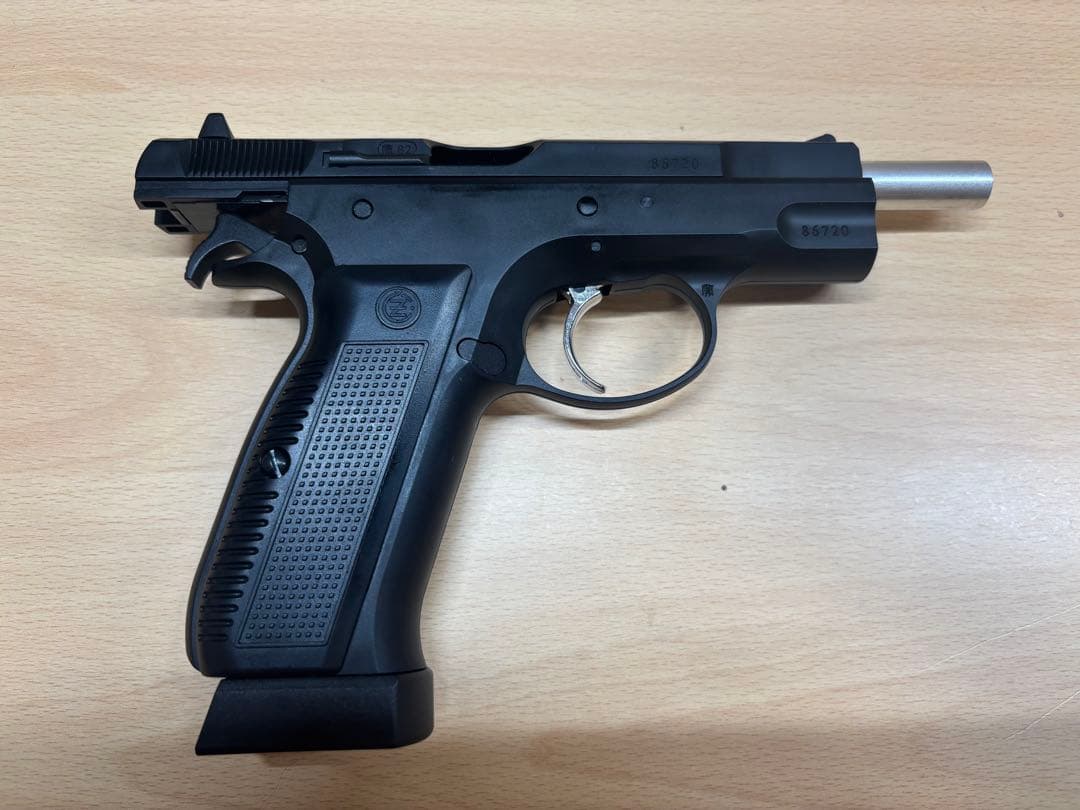 カーボンネイト Cz75 CO2 マガジン2本付き。