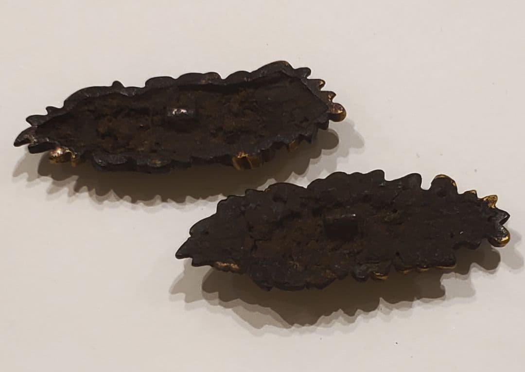 目貫　花束の図　赤銅製