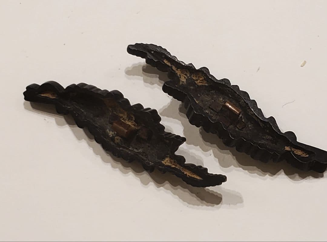 目貫　花束の図　赤銅製