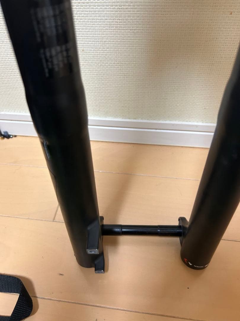 エアサスブースト規格ロックショックス