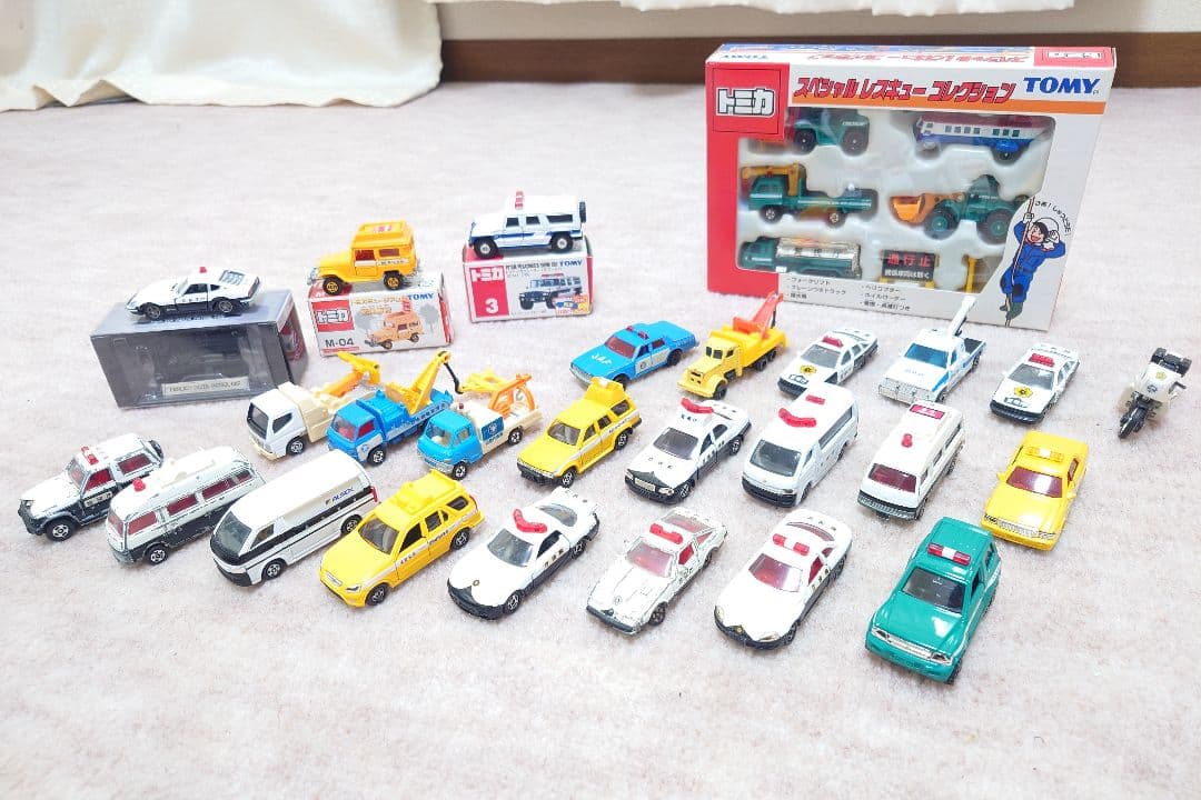 トミカ 警察車両