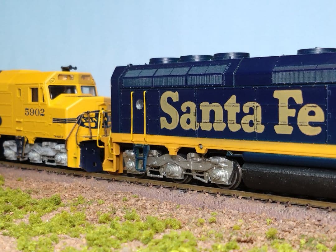 アメリカディーゼル機関車　ＡＴＳＦ Ｆ４５　(２台セット)