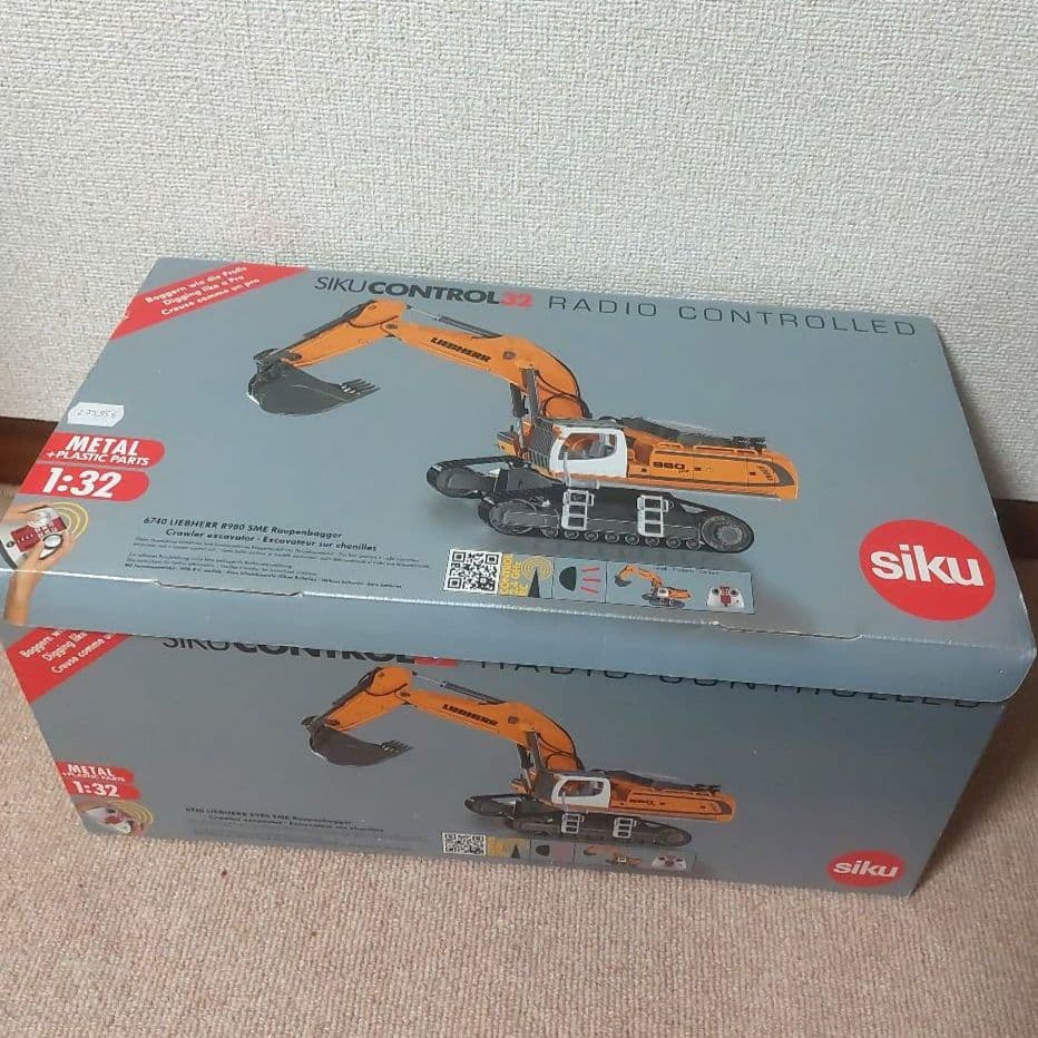 siku CONTROL1:32 ラジコンショベルカーLIEBHERR R980
