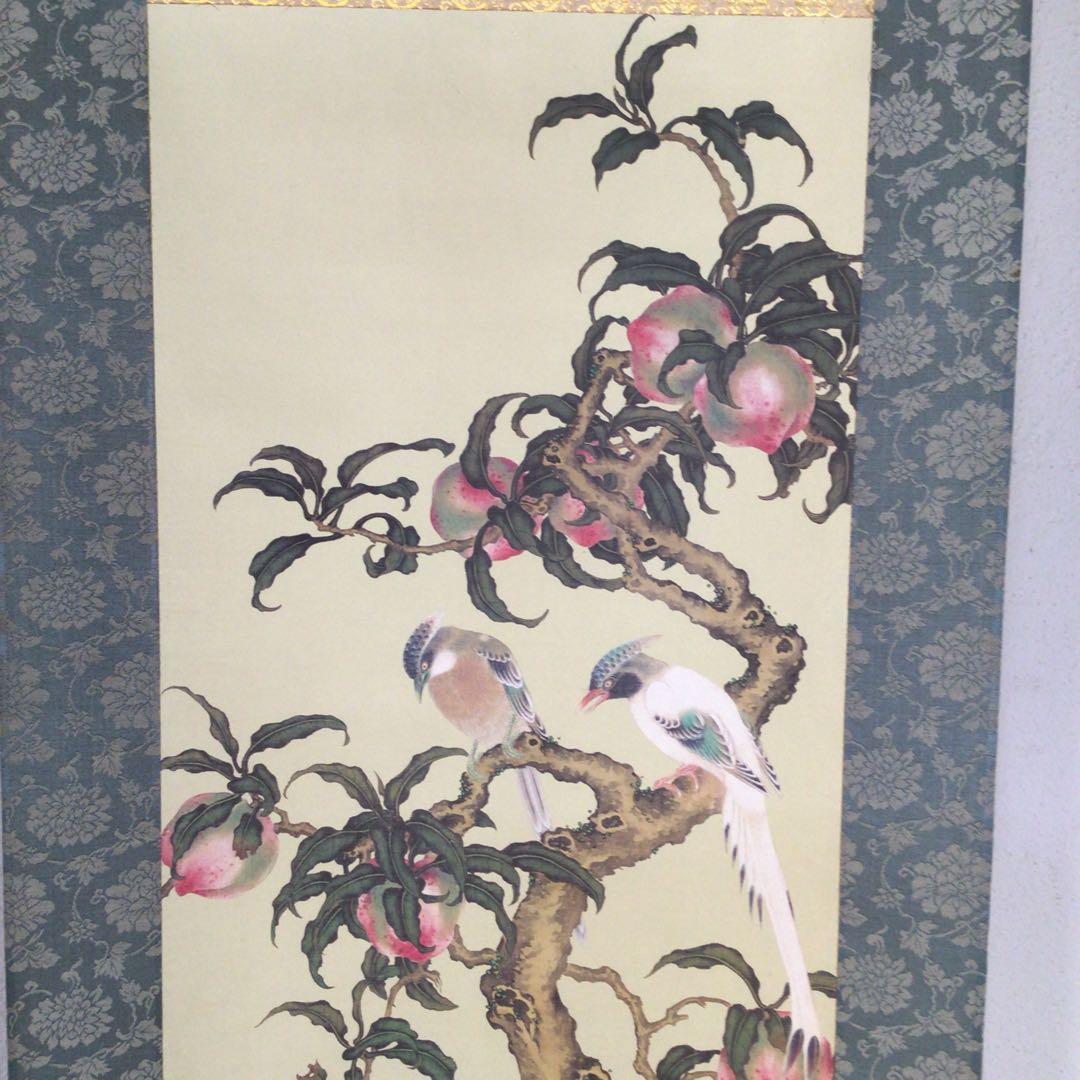 No4730掛軸　熊代熊斐「桃樹山鵲図」　絹本　共箱/タトウ箱　複製　送料無料