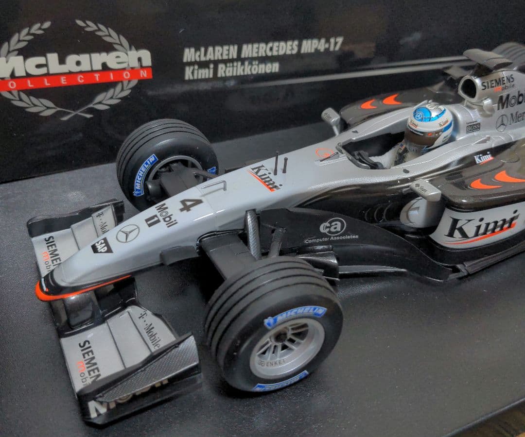 マクラーレン メルセデス MP4-17 1/18 ライコネン 2002