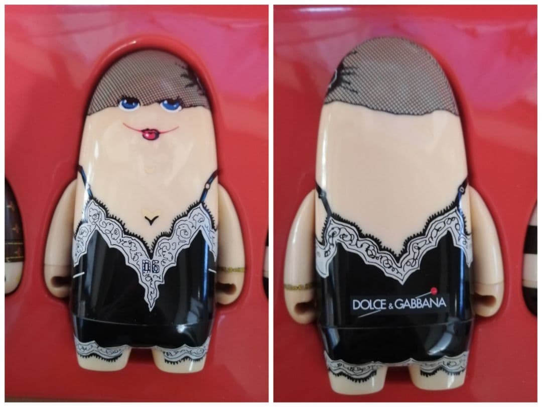 kidrobot　VISIONAIRE V44 RED