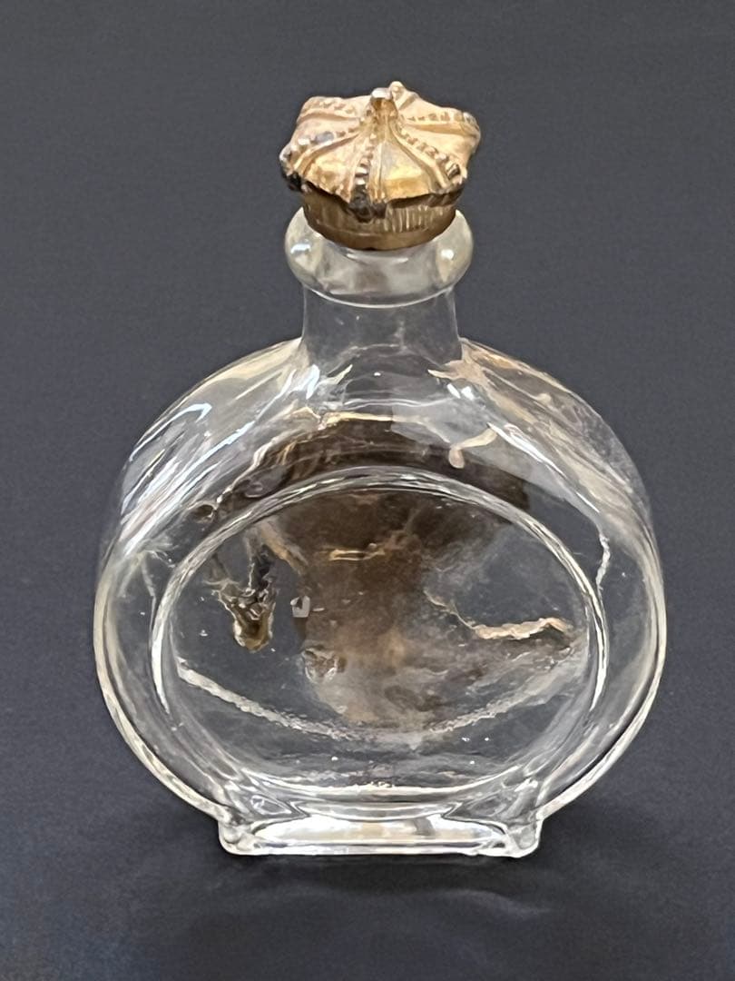 アンティークヴィンテージ 香水瓶天使キューピッド 真鍮装飾 ガラスボトル王冠