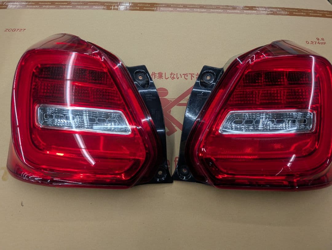 スイフト　スポーツ　テールランプ　左右