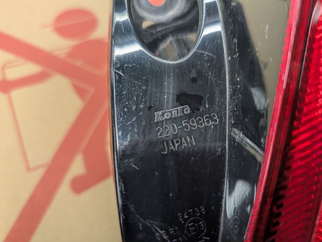 スイフト　スポーツ　テールランプ　左右