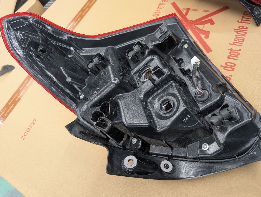 スイフト　スポーツ　テールランプ　左右