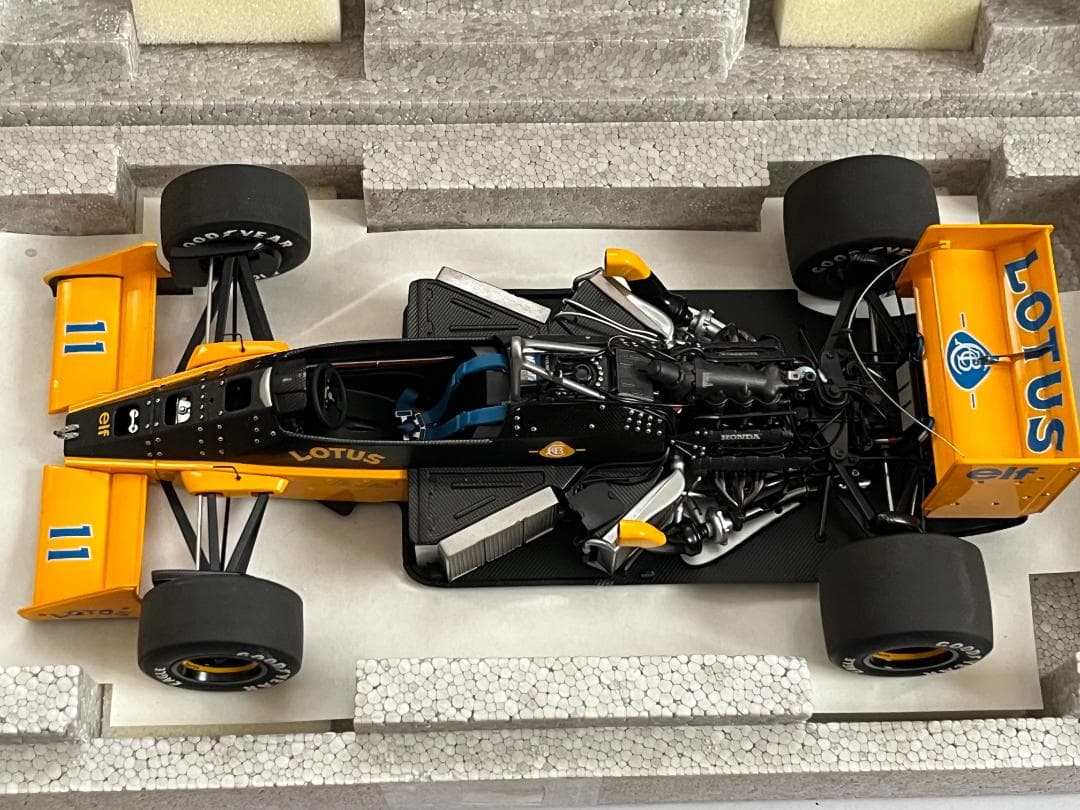 オートアート 1/18 ロータス 99T 中嶋悟 #11 箱付 88726 美品