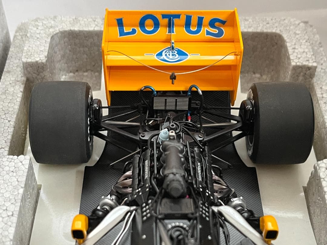 オートアート 1/18 ロータス 99T 中嶋悟 #11 箱付 88726 美品