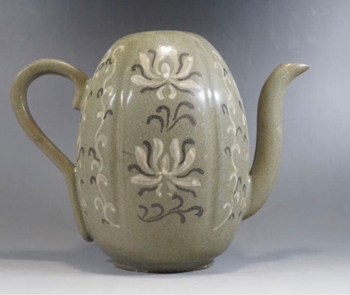 高麗12世紀盛期　高麗青磁白堆花文水注　　漆箱付　青磁草花文水次　朝鮮古陶磁