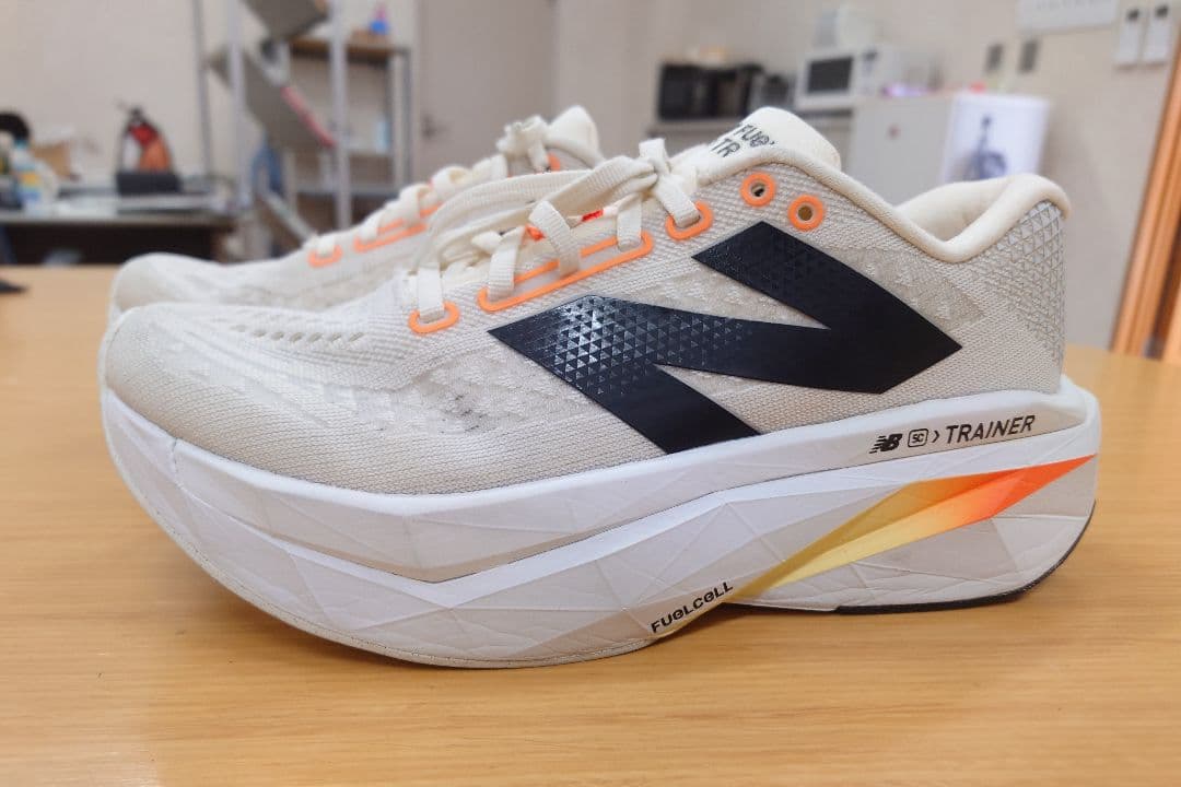 着用1回☆ニューバランス スーパーコンプトレーナーランニングシューズ25.5cm