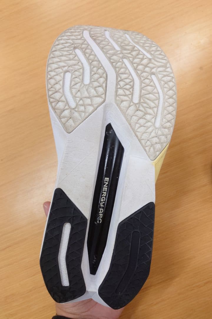 着用1回☆ニューバランス スーパーコンプトレーナーランニングシューズ25.5cm