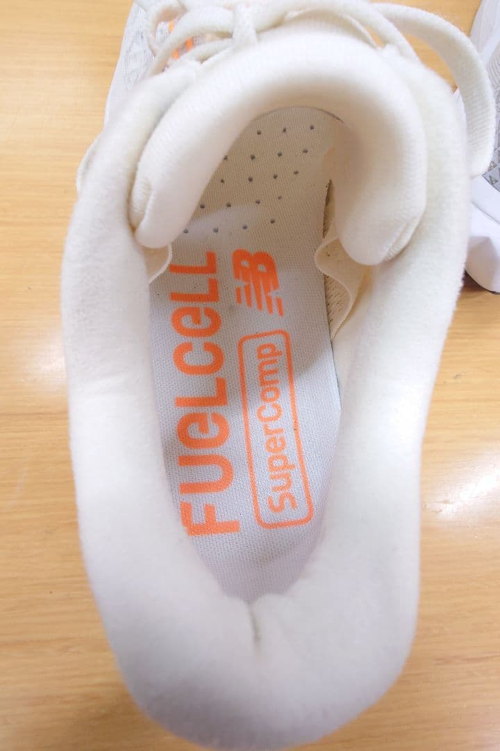 着用1回☆ニューバランス スーパーコンプトレーナーランニングシューズ25.5cm