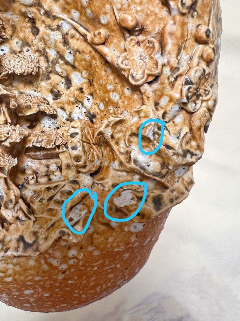 希少品　陶芸　松竹梅　山水水車人物彫　細密洞窟彫　手捻花瓶　花器　飾り壷　置物