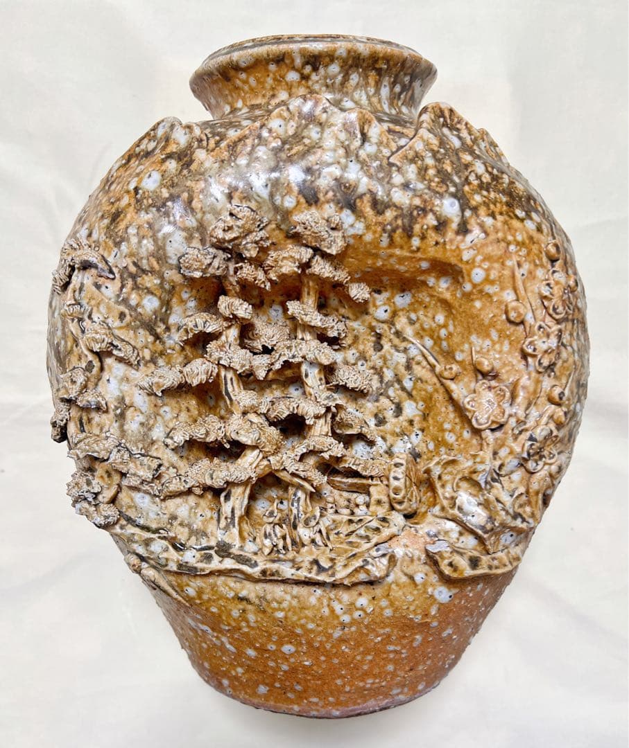 希少品　陶芸　松竹梅　山水水車人物彫　細密洞窟彫　手捻花瓶　花器　飾り壷　置物