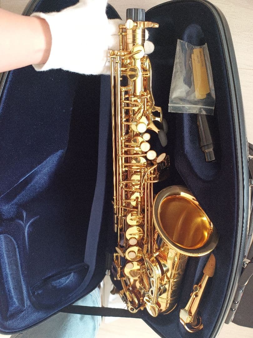アルトサックス ゴールド本体とケースと多数付属品　展示品　美品