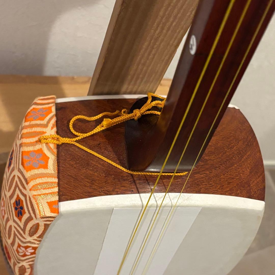 三味線 弦楽器　バチ2本　木製スタンド付き