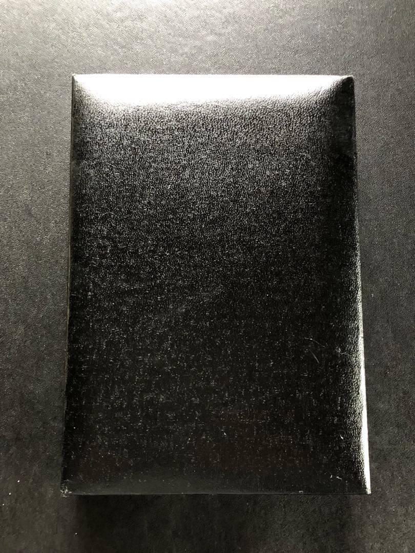 ハードロックカフェ福岡　6thアニバーサリー　キッスパズルピンバッジ　化粧箱付き