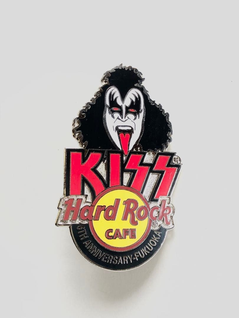 ハードロックカフェ福岡　6thアニバーサリー　キッスパズルピンバッジ　化粧箱付き