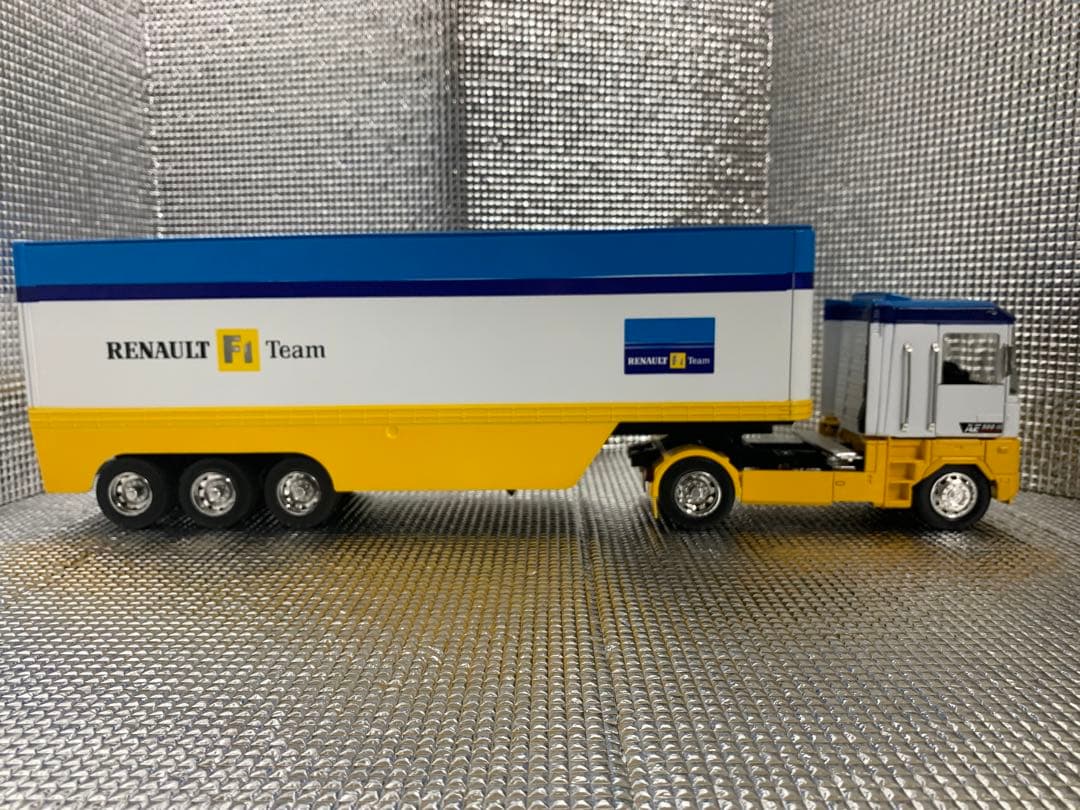 約50㌢BIGサイズ　F1ルノー　マグナム　トランスポーター　2007　1/32