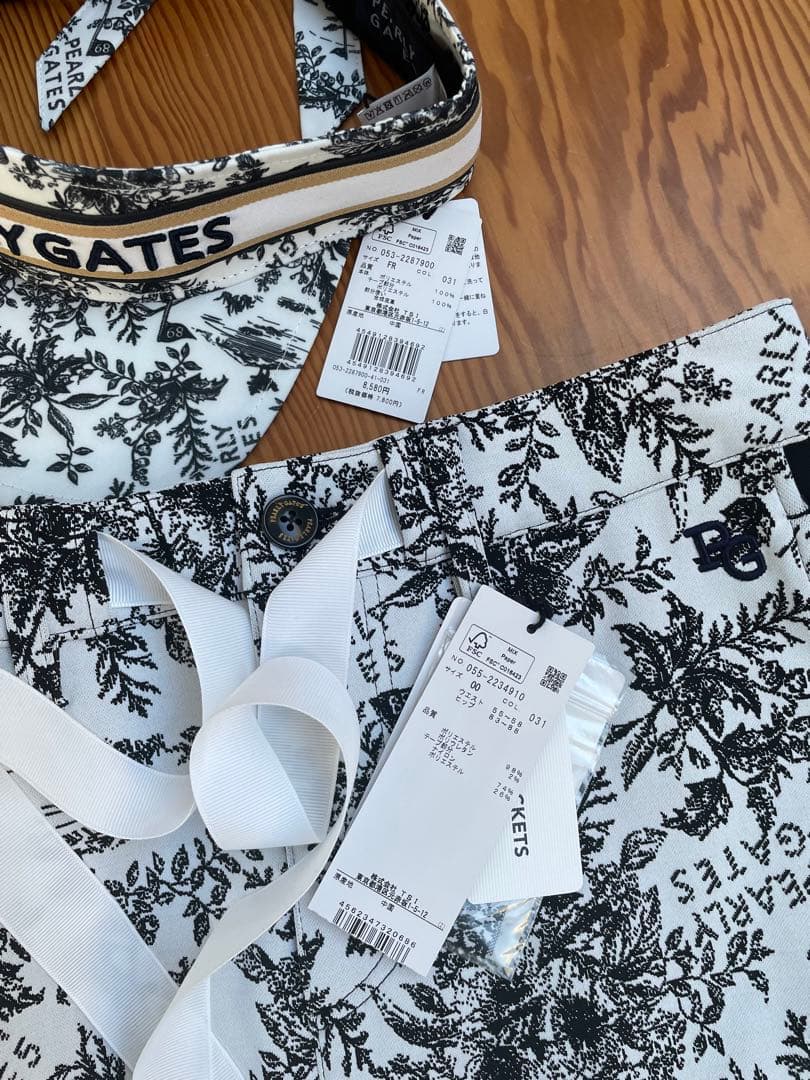 新品タグ付き　PEARLY GATES スカート＆バイザー