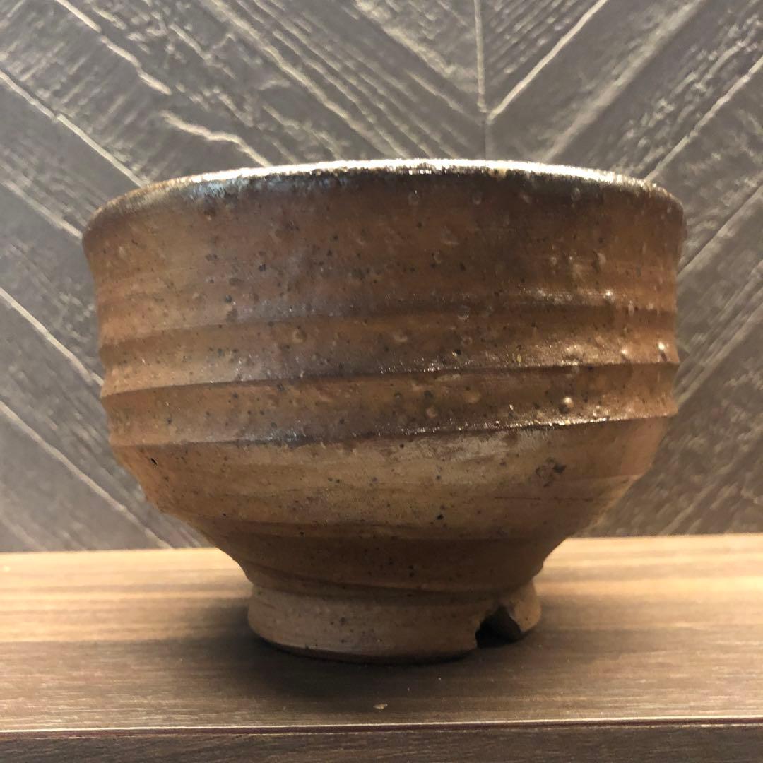 究極の美◾️蔵から焦茶色のつぶつぶした美しい雰囲気の抹茶茶碗が出て来ました。