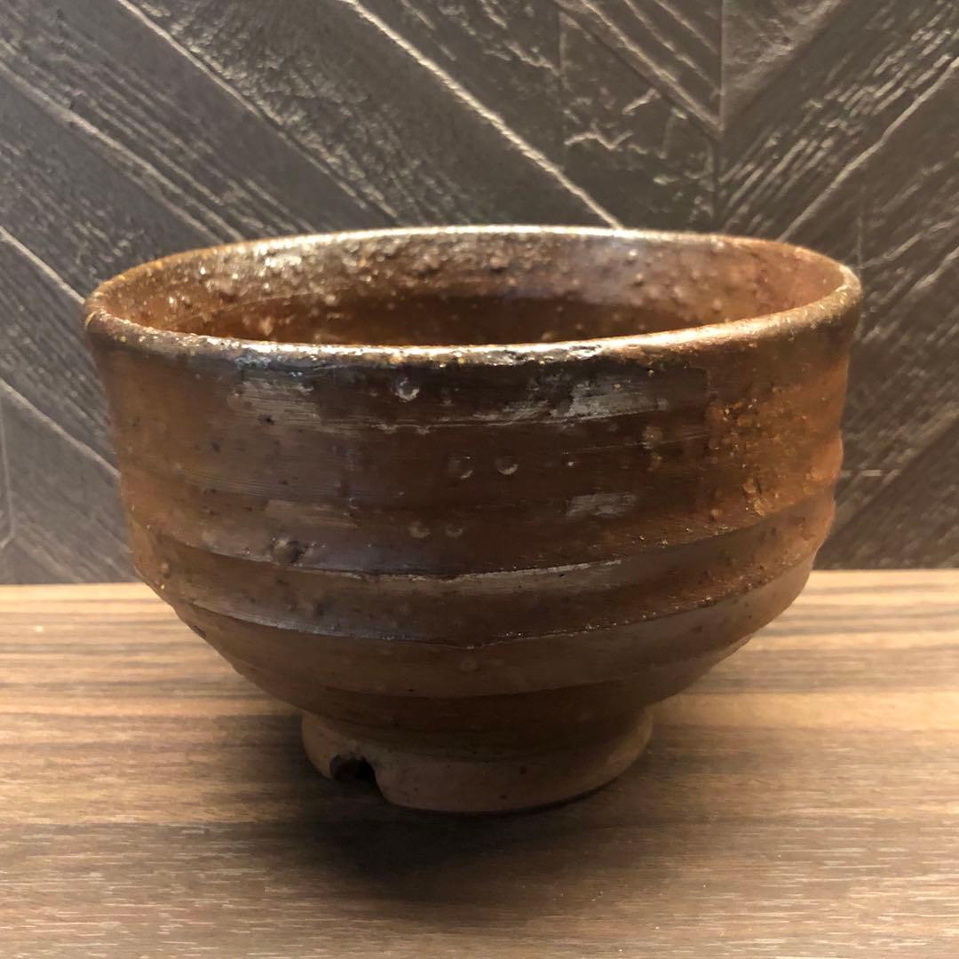 究極の美◾️蔵から焦茶色のつぶつぶした美しい雰囲気の抹茶茶碗が出て来ました。
