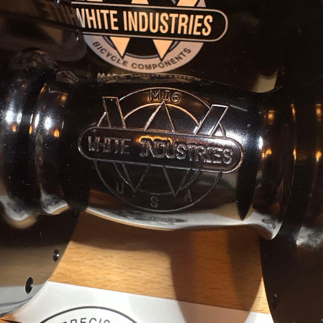 WHITE INDUSTRIES MI6 28hブラック フロントハブ