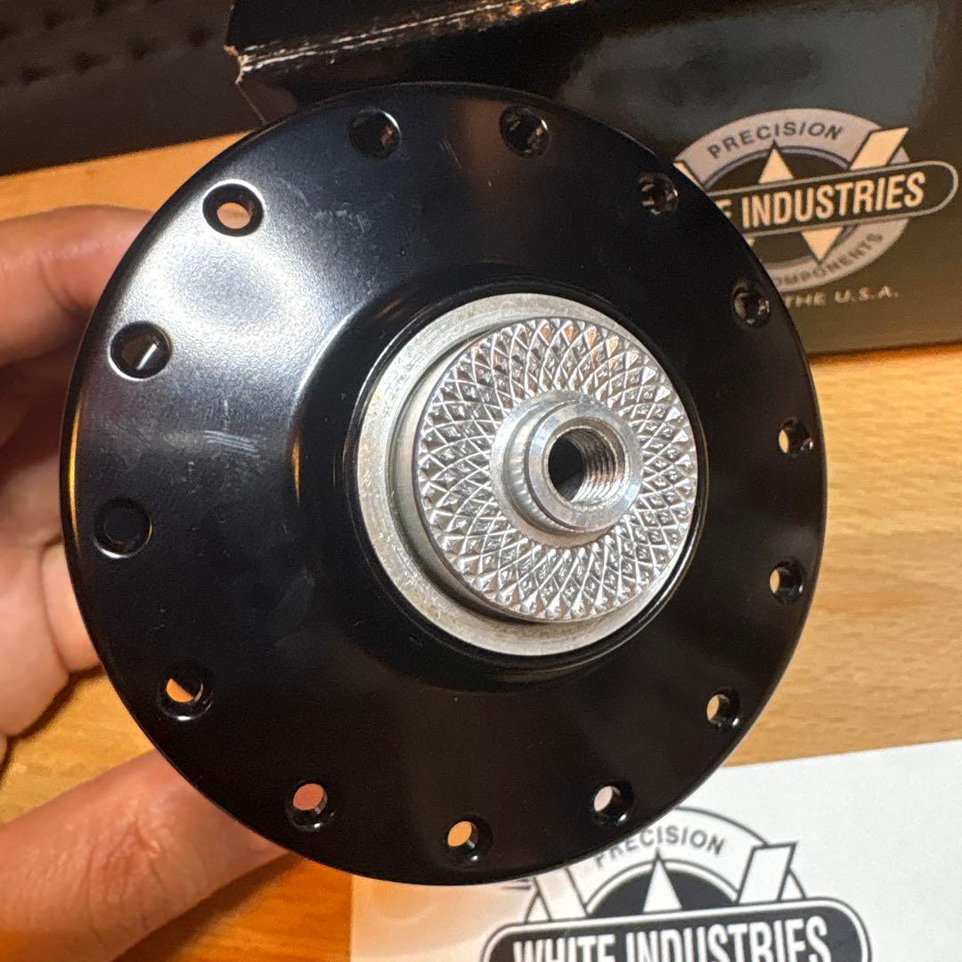 WHITE INDUSTRIES MI6 28hブラック フロントハブ