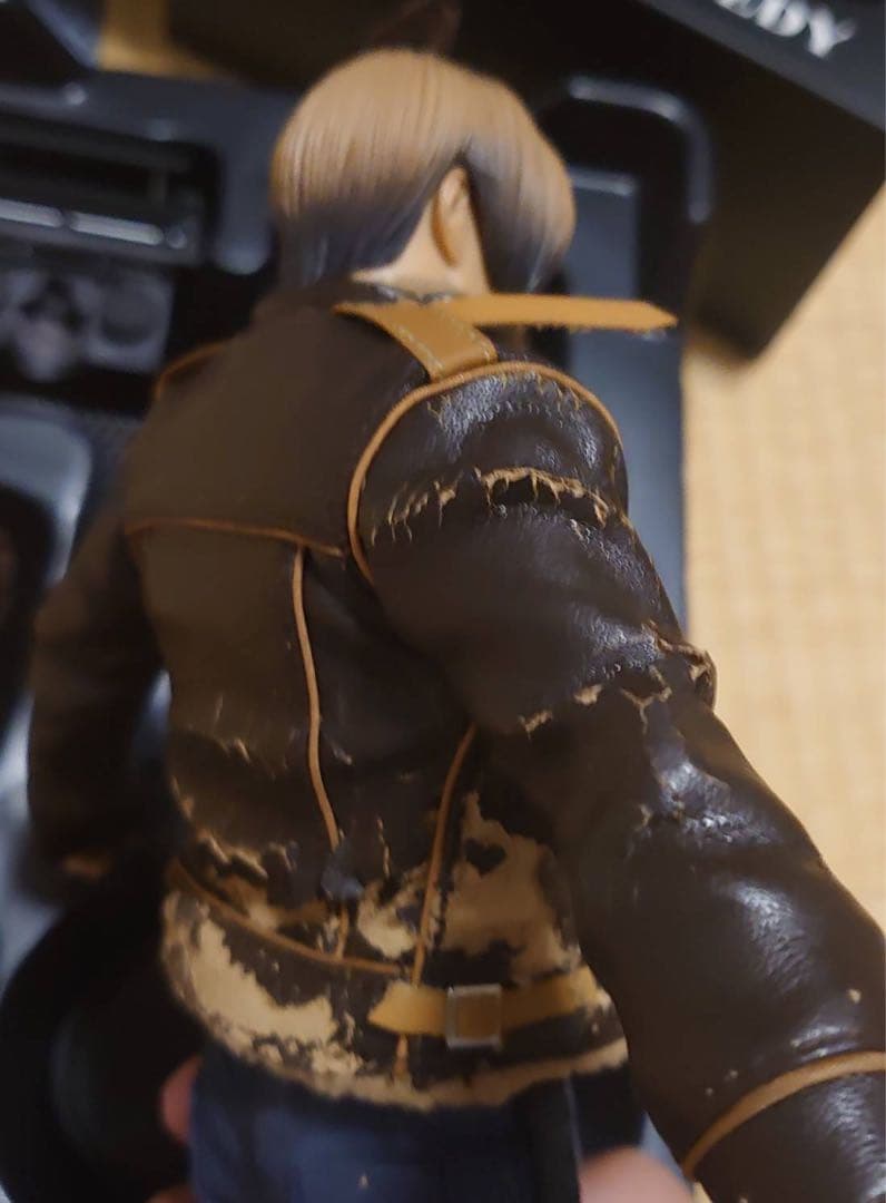 バイオハザード4 1/6スケールフィギュア　レオン　ホットトイズ