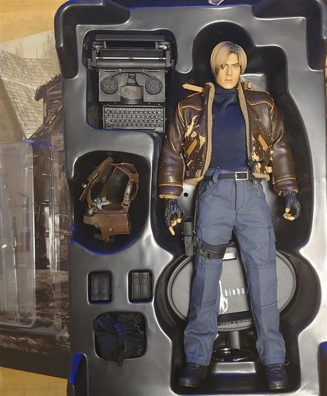 バイオハザード4 1/6スケールフィギュア　レオン　ホットトイズ