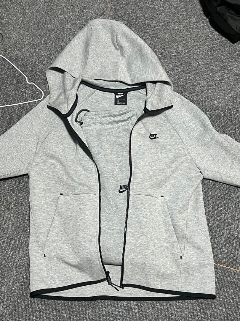 NIKE テックフリー　上下