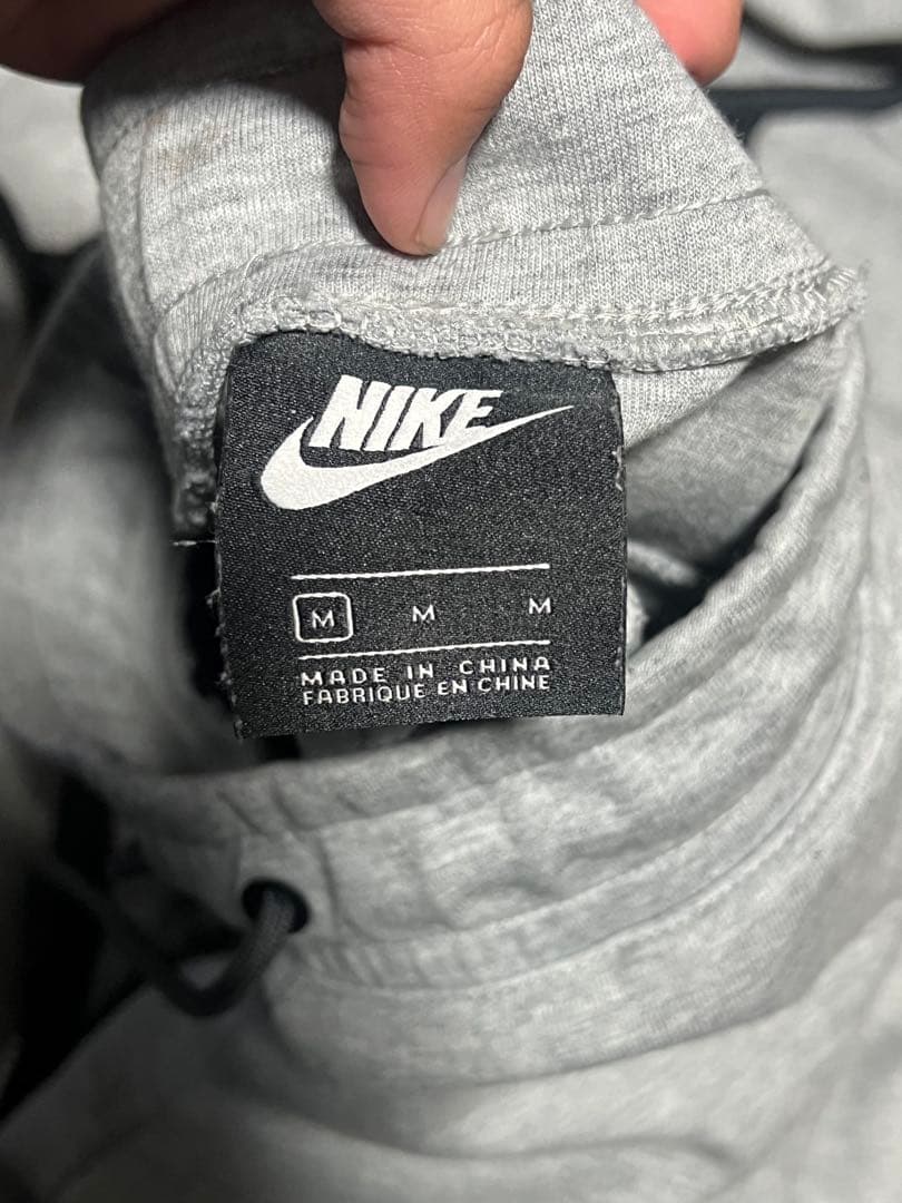 NIKE テックフリー　上下