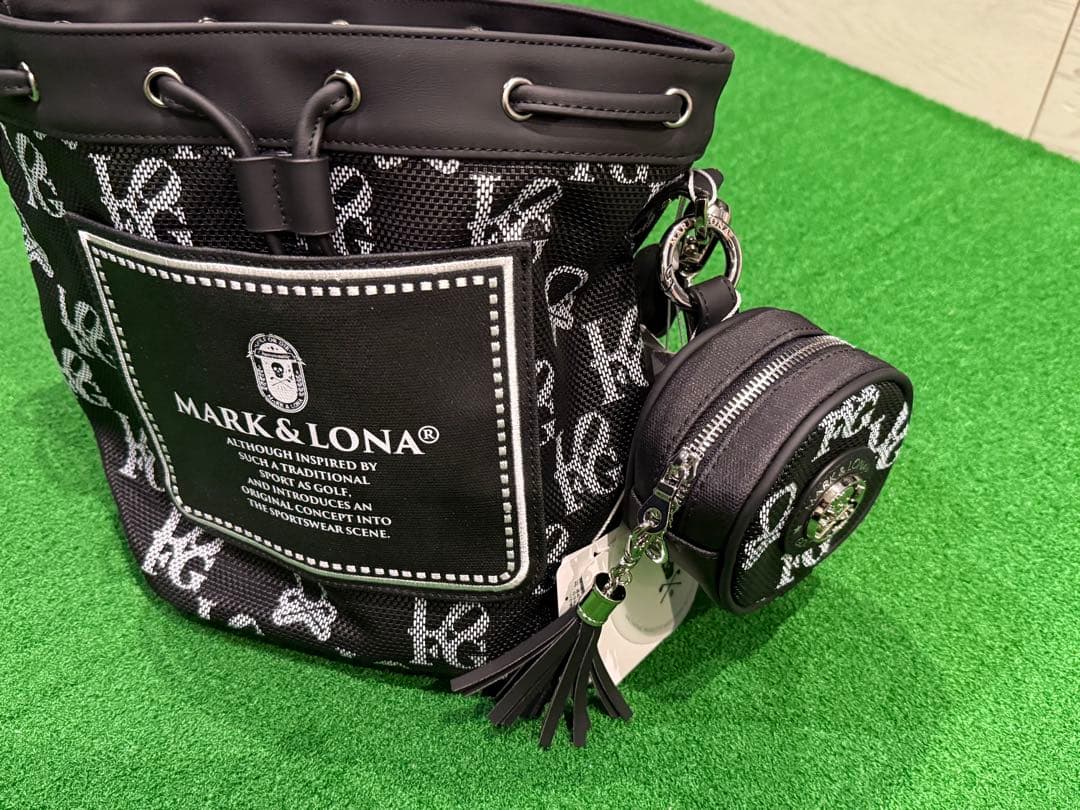 マークアンドロナ正規品、新品、未使用　タグ付　巾着型のカートバッグとボールポーチ