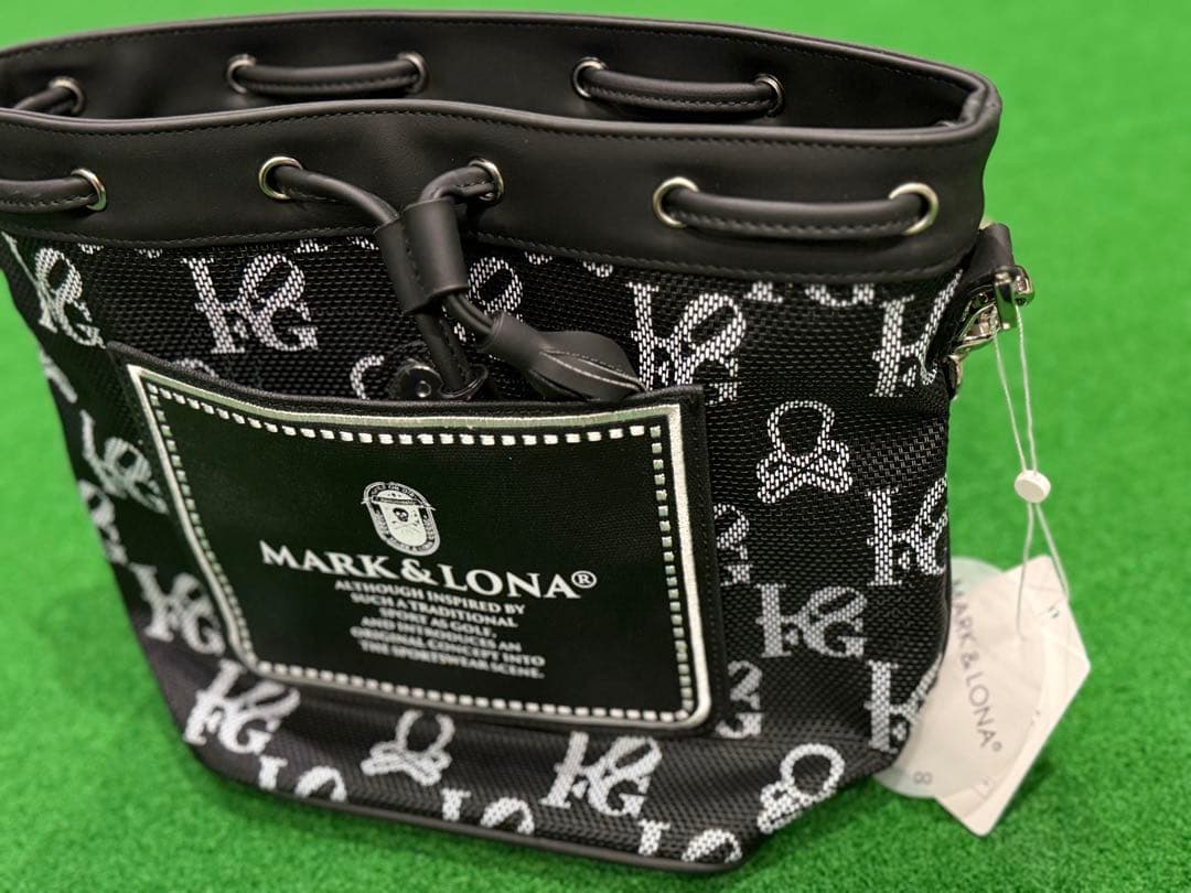 マークアンドロナ正規品、新品、未使用　タグ付　巾着型のカートバッグとボールポーチ
