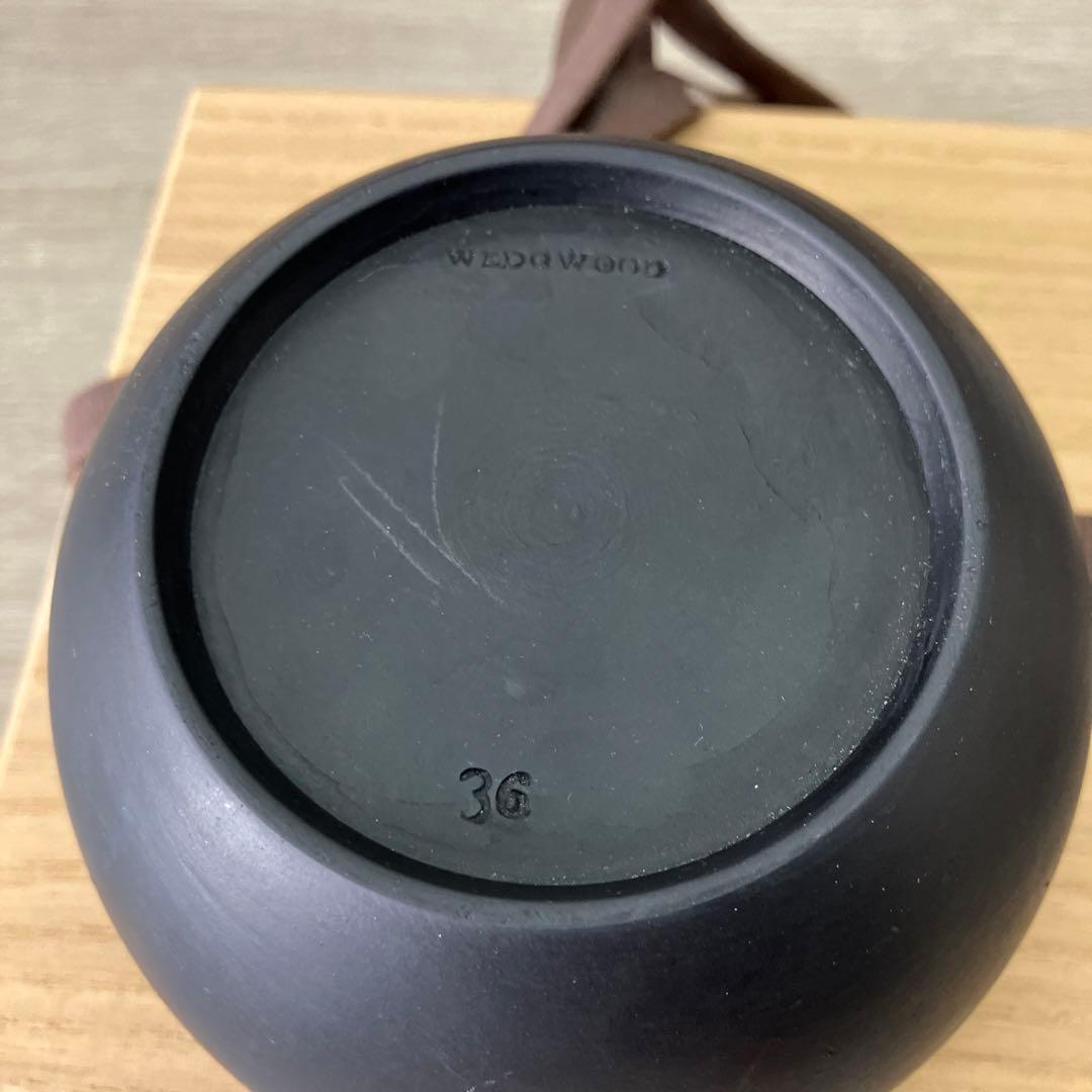 ウェッジウッド黒色陶器茶碗 木箱付き