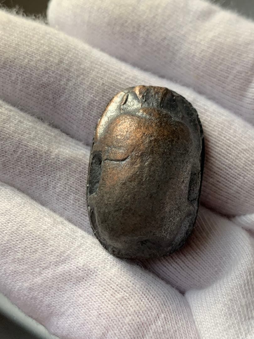 古代エジプト　副葬品　銅製スカラベ　ファイアン　ガンダーラ　ウシャブティ　出土