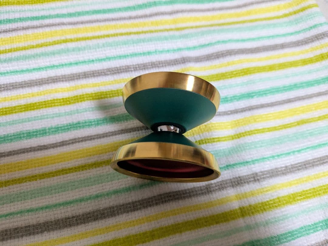 ハミングバード hummingbird ヨーヨーレッド/グリーン/ゴールドリム