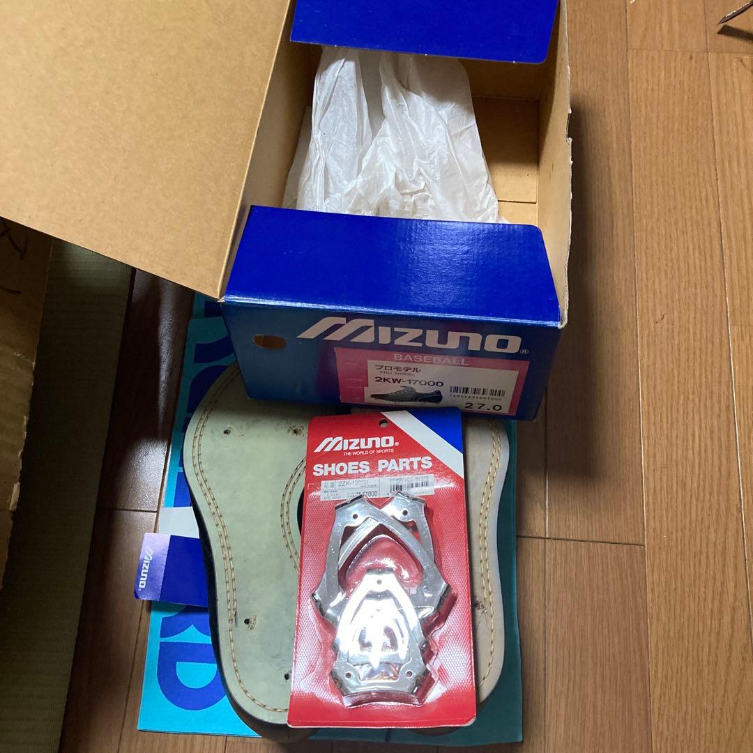 希少品　赤　ビューリーグスパイク　　27.0