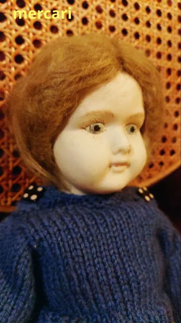 英国人形作家mary dean　左側 青のニットのこ