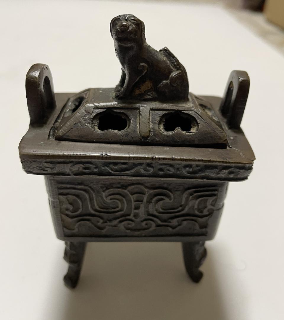 古銅　向獅子香炉　古紋様の彫刻　古美術品　仏具　アンティーク　インテリア・置物