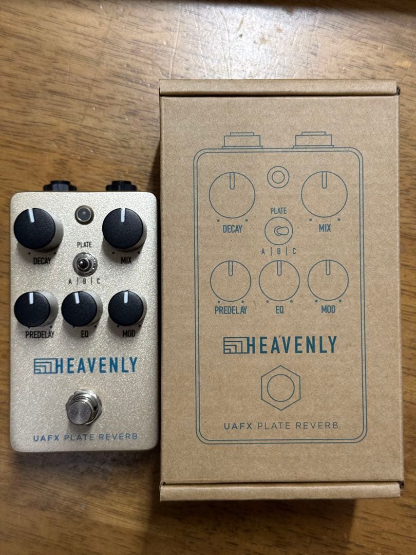 UAFX Plate Reverb ゴールド