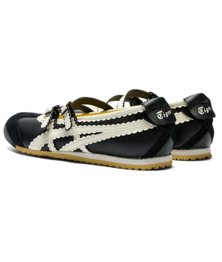 ブラック　ストラップ付き バレエシューズ