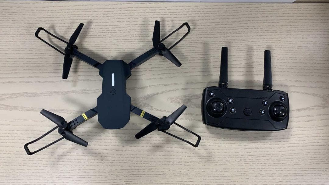 ドローン カメラ付き 折りたたみタイプ 収納箱付き